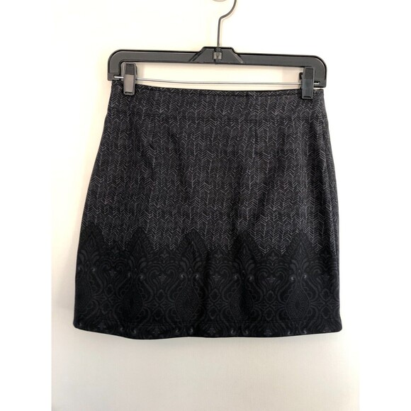 Athleta Size XS Fleece Lined Black Tech print Athletic mini skirt - Picture 4 of 9